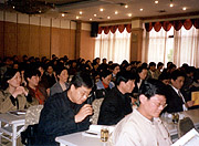 學(xué)員們認真聽課的場面